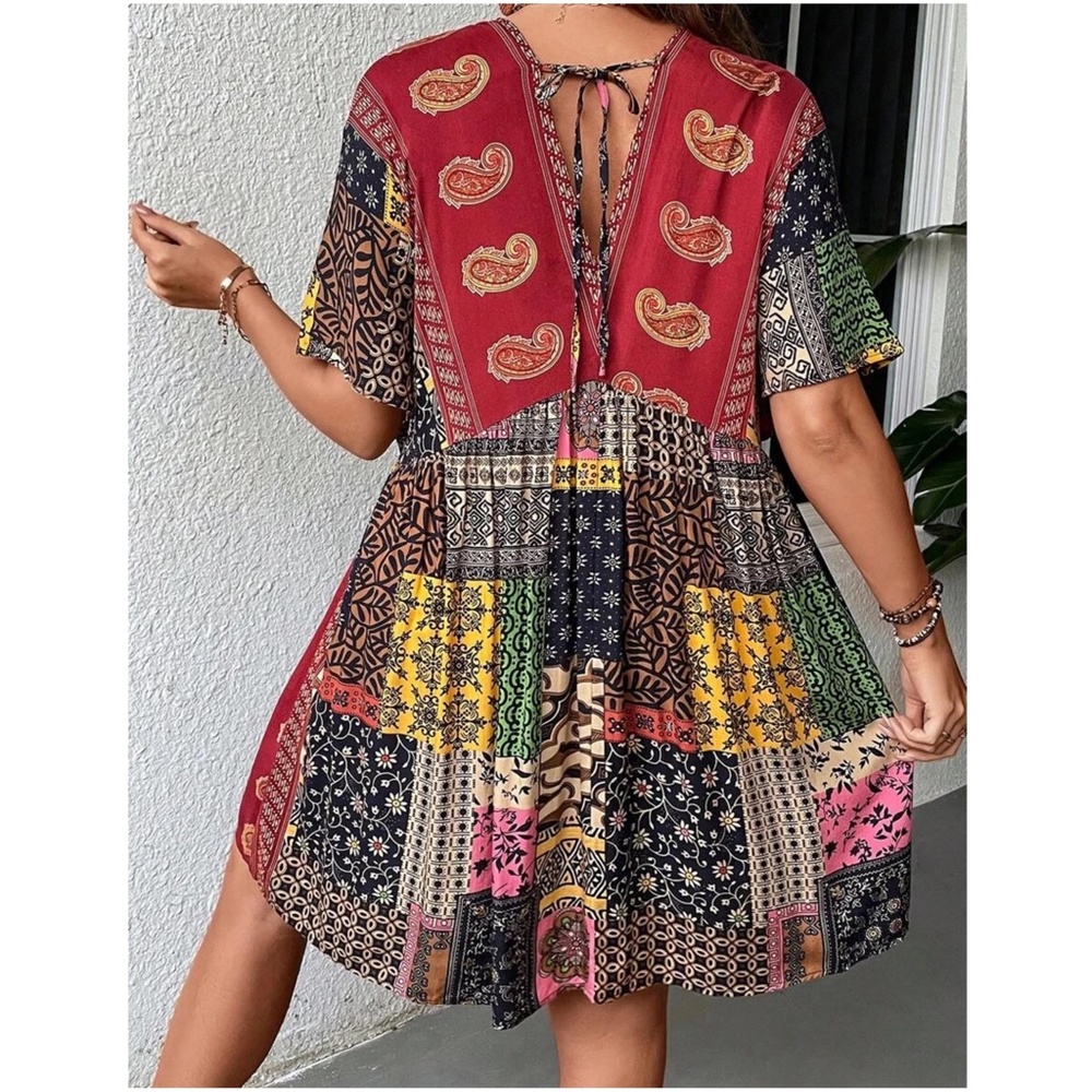 Plus Paisley Floral Print v neck Mini Dress - Picture 9 of 11